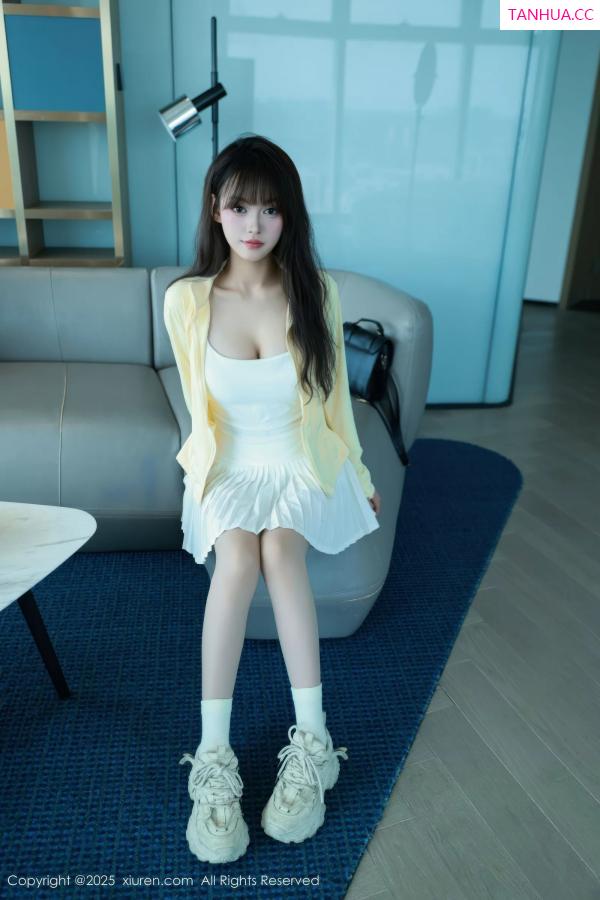   [XiuRen]高清写真图 2025.08.28 No.10702 糯咪 白色短裙第13张图片